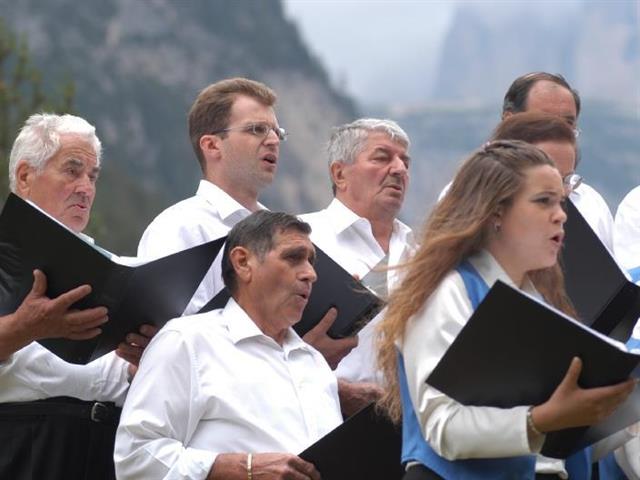 Foto für 27. Alta Pusteria Int. Choir Festival: Konzert auf der Terasse des Hotel Willy